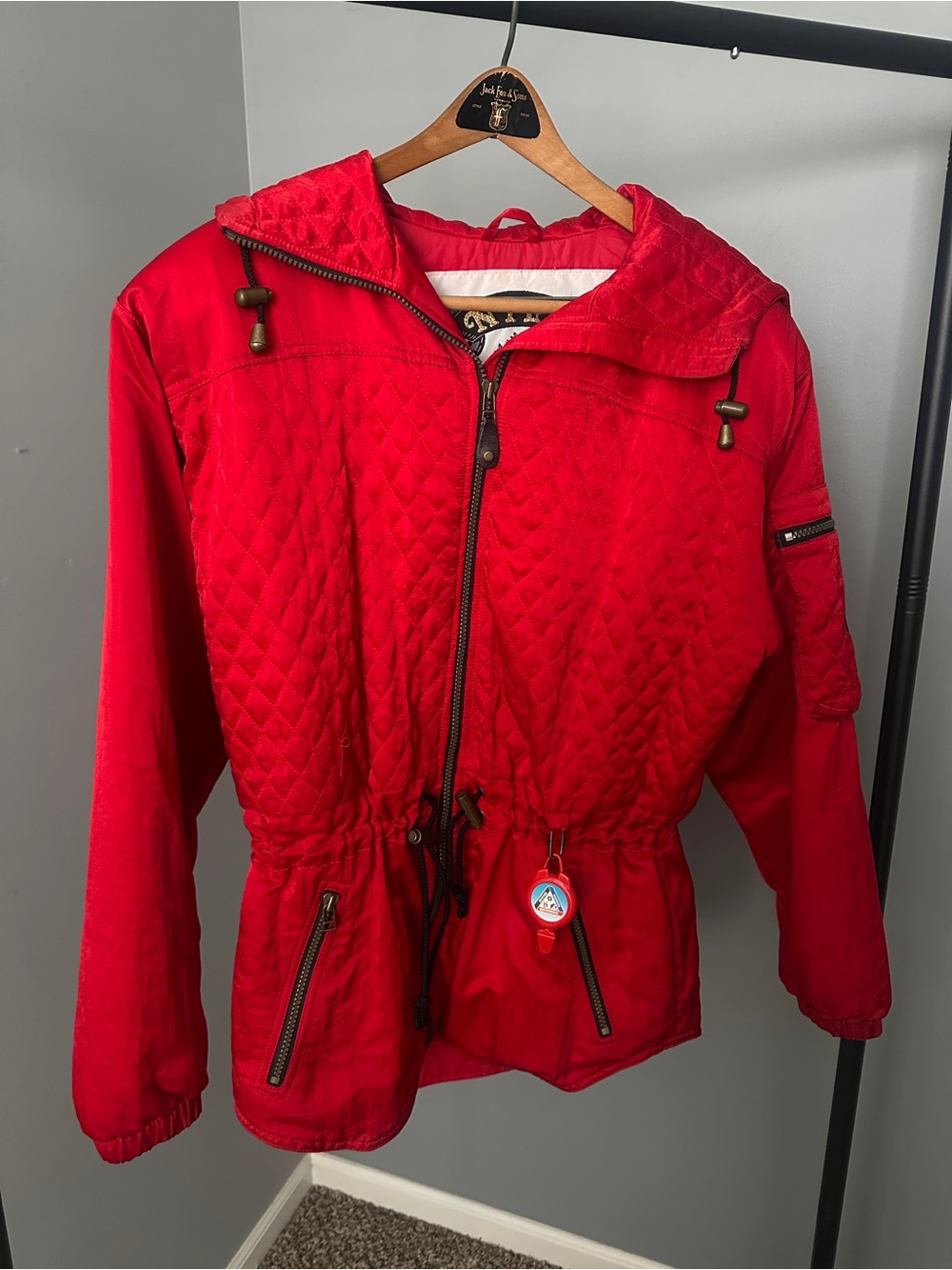 NILS Quilted Hooded Red Ski Jacket with Drawstring Waist — Vintage 90s